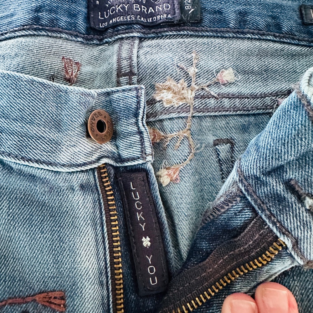 Lucky Brand Embroidered Distressed Boyfriend Jeans in size 8 - Picture 5 of 8